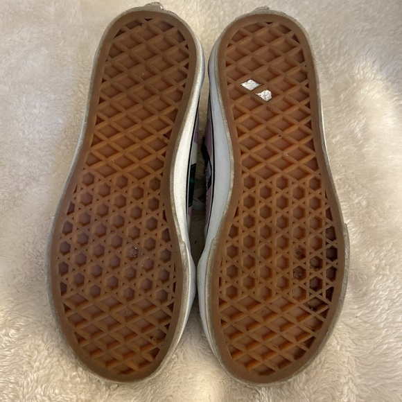 Nightmare Before Christmas Sk8-Hi Zip Vans - Picture 4 of 7